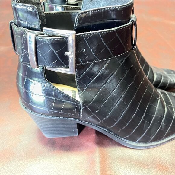 Zara black crocodile print boots booties with buckle & small heel size 39,‎ US 8 - Picture 2 of 13